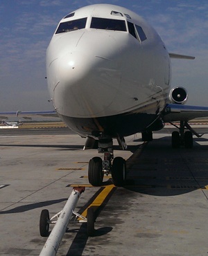 Plane towed off OR Tambo runway so police can nab car thief Plane towed off OR Tambo runway so police can nab car thief