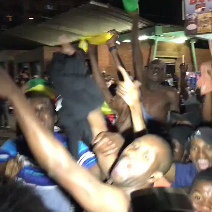 WATCH: Pandemonium as Zimbabweans in SA react to Mugabe resignation