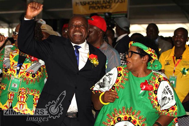 War Veterans leader Cde Christopher Mutsvangwa dances to Jah Prayzah's Kutonga Kwaro