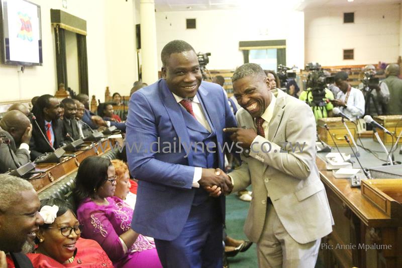 Zanu PF, MDC Alliance celebrate together – DailyNews Live