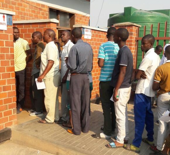 Poo dealers, laxatives and border tests as Zimbabwe battles cholera outbreak