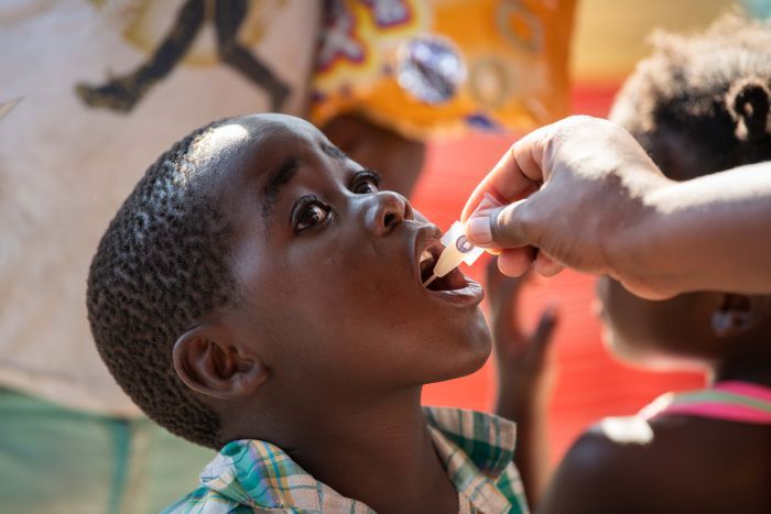 Zimbabweans line up for oral cholera vaccinations Zimbabweans line up for oral cholera vaccinations