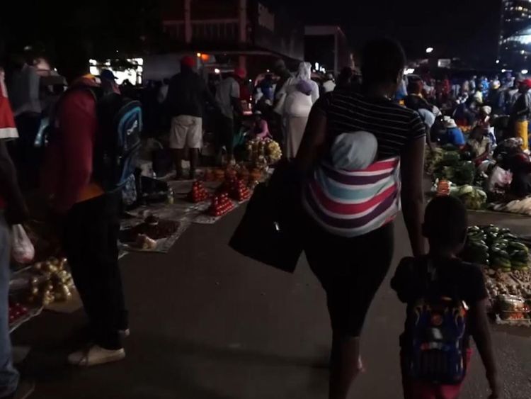 Zimbabwe’s worst economic crisis in a decade: Street vendors sell contraband Zimbabwe’s worst economic crisis in a decade: Street vendors sell contraband