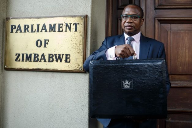 Zimbabwe Minister of Finance Mthuli Ncube shows his briefcase as he arrives to present his budget statement in the Parliament of Zimbabwe November 22, 2018 in Harare. (Photo by Jekesai NJIKIZANA / AFP)