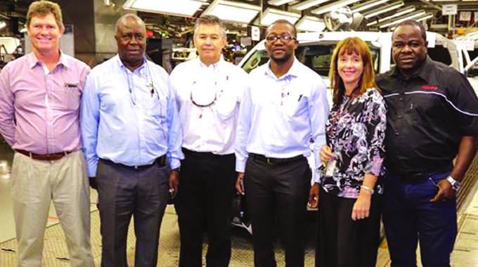 Industry minister tours Isuzu plant
