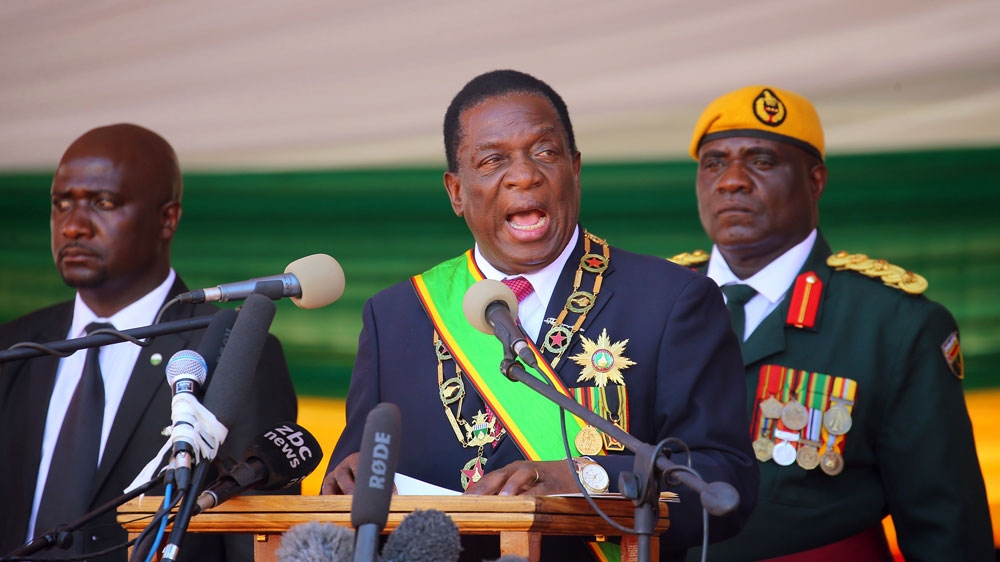 epa06974253 Zimbabwe President Emmerson Mnangagwa (C) gives his inaugural speech to thousands of people who gathered at the National Sports Stadium in Harare, Zimbabwe, 26 August 2018. Mnangagwa has been sworn in as the second executive President of Zimbabwe after he was declared the winner of the just ended harmonised elections by the the Constitutional Court on 24 August 2018. Others are not identified. EPA-EFE/AARON UFUMELI Zimbabwe
