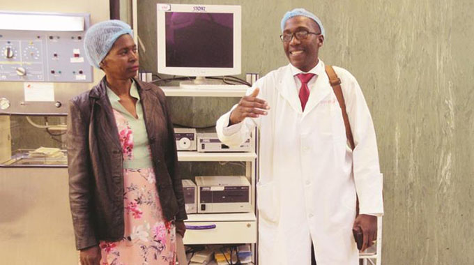 Zim doctors break world record