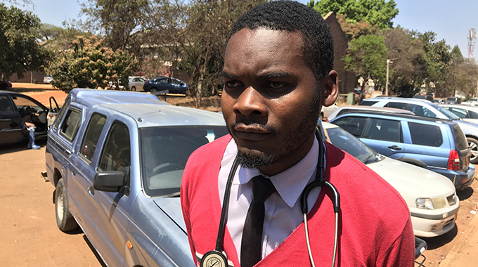 Govt, private doctors examine Magombeyi