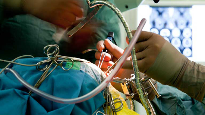 Neurosurgeon, Pari Hospital cross swords