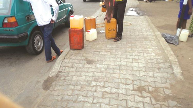 Illegal ‘mobile fuel stations’ at city ranks