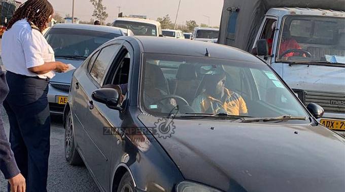JUST IN: Immigration in all-female officers compliance operation at Beitbridge border