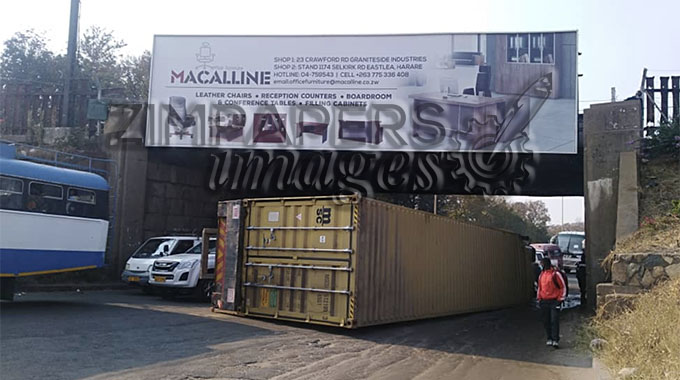 JUST IN: Flyover accident causes heavy congestion