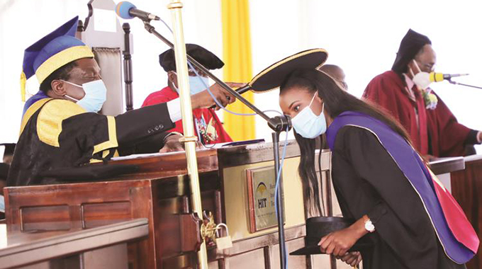 President caps 447 HIT graduates