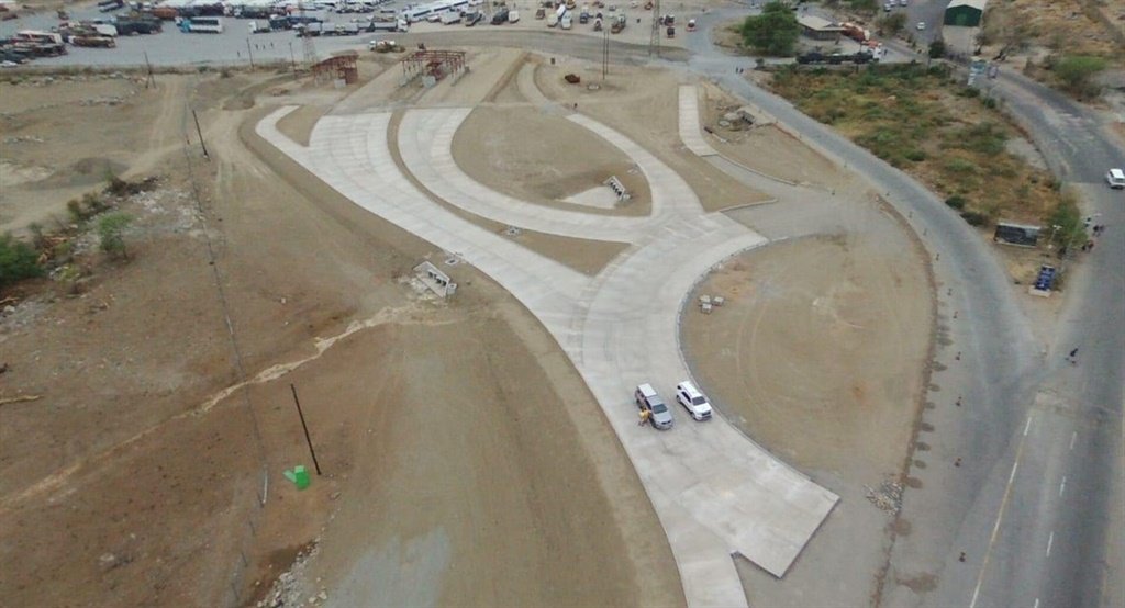 New vehicle parking areas and feeder roadways are being built at Beitbridge. Photo: Harith