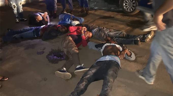 Robber on bail survives city shoot-out