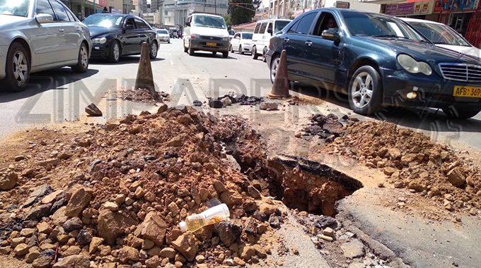 JUST IN: Harare CBD unattended ditch along Jason Moyo endangers lives