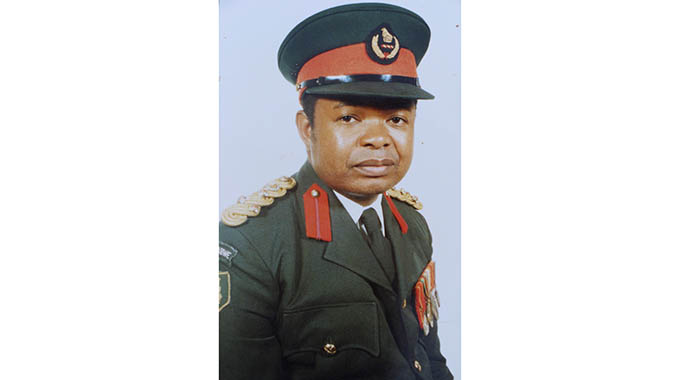 Decorated military commander dies
