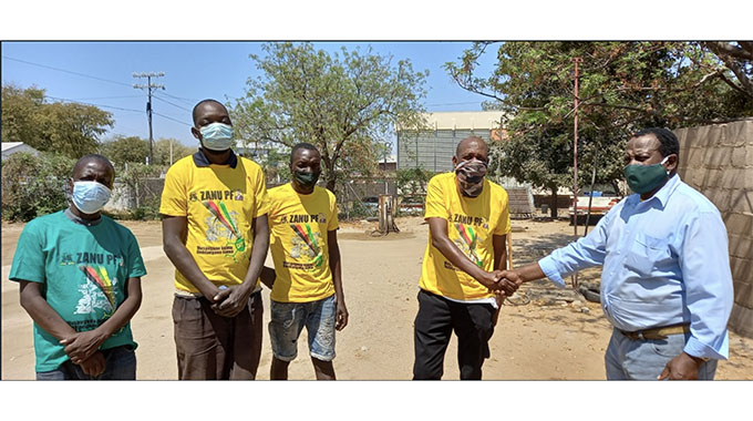 FreeZim Congress supporters defect to Zanu PF
