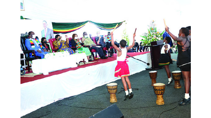 Independence treat for children at Byo State House . . . President, First Lady counsel them on drug abuse