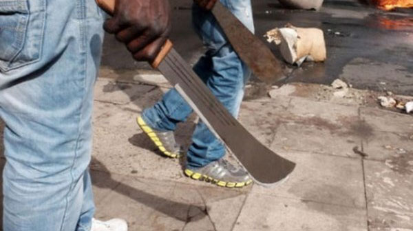 Mazowe residents live in fear of machete gangs