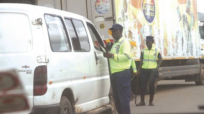 Traffic police, illegal kombi syndicate busted